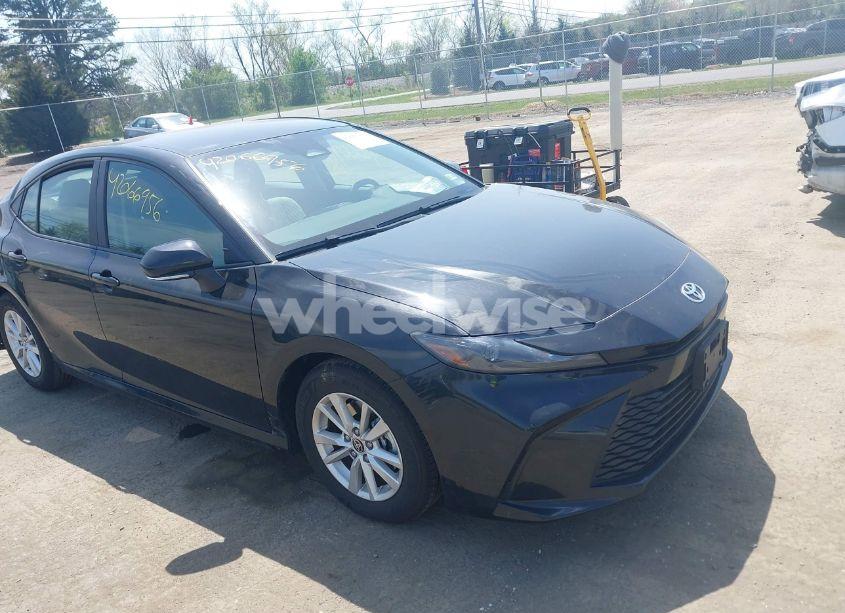 2025 Toyota Camry LE (VIN 4T1DAACK8SU533173) main photo
