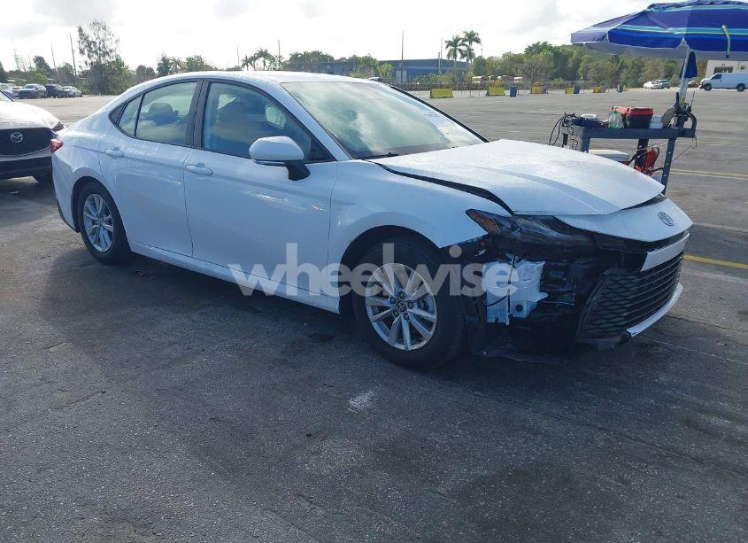 2025 Toyota Camry LE (VIN 4T1DAACK8SU533965) main photo