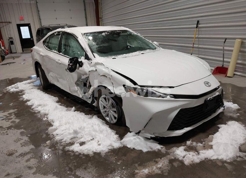 2025 Toyota Camry LE (VIN 4T1DAACK9SU058956) main photo