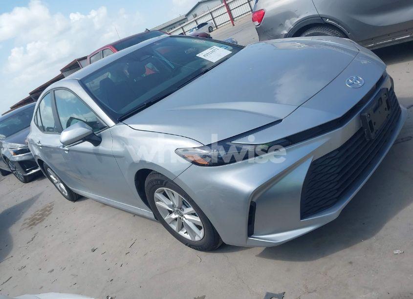 2025 Toyota Camry LE (VIN 4T1DAACK9SU089513) main photo