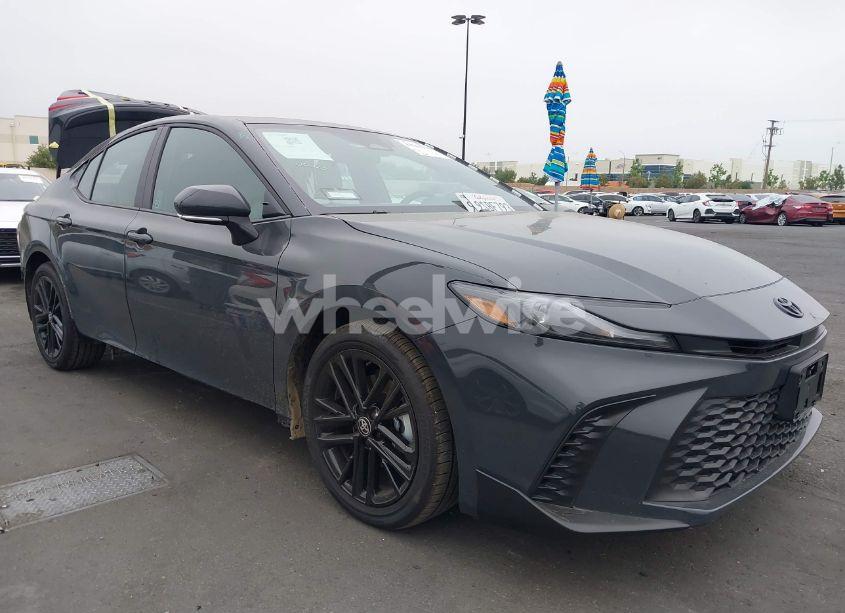 2025 Toyota Camry SE (VIN 4T1DAACK9SU110246) main photo