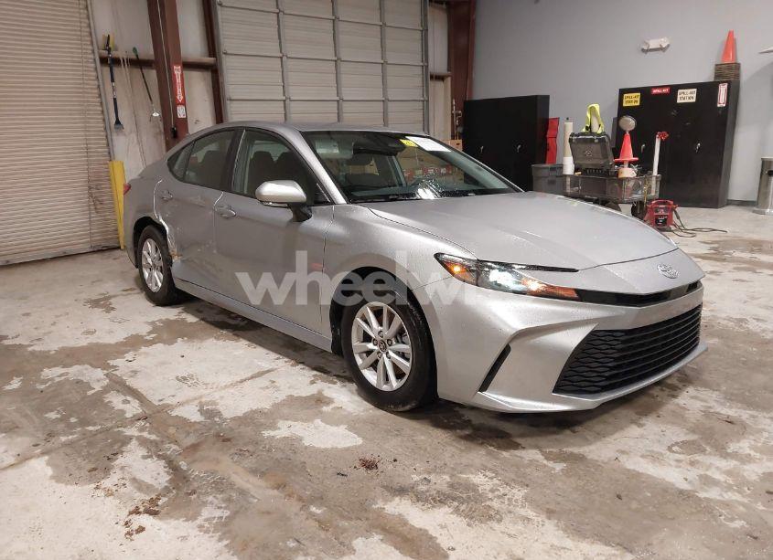 2025 Toyota Camry LE (VIN 4T1DAACK9SU506600) main photo