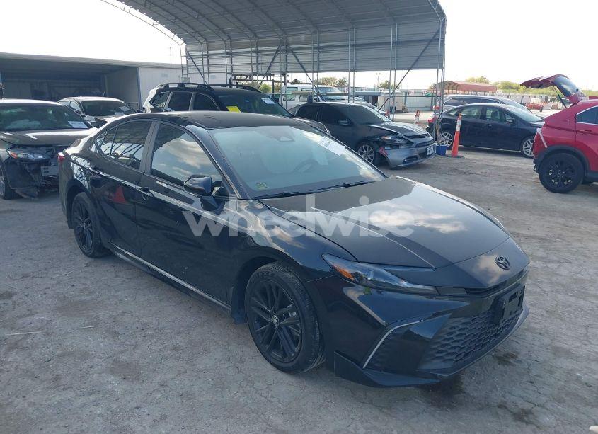 2025 Toyota Camry SE (VIN 4T1DAACK9SU513756) main photo