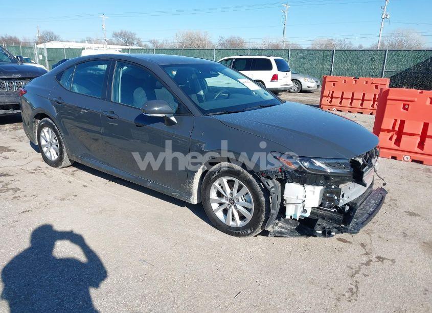 2025 Toyota Camry LE (VIN 4T1DAACK9SU519475) main photo