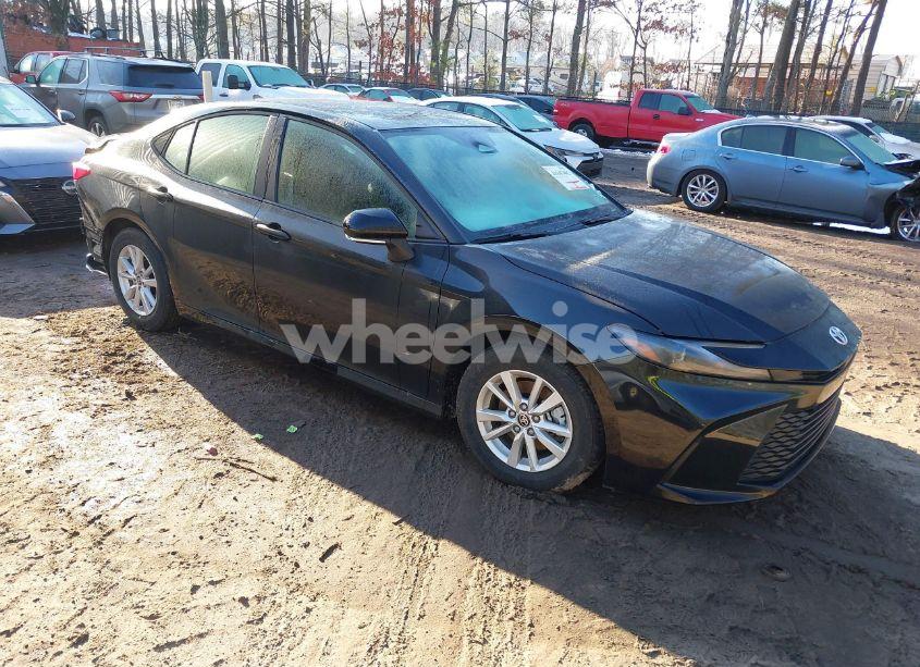 2025 Toyota Camry LE (VIN 4T1DAACK9SU526197) main photo