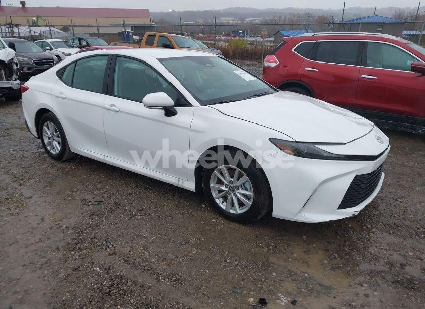 2025 Toyota Camry LE (VIN 4T1DAACK9SU535417) main photo
