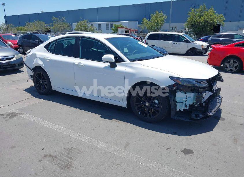 2025 Toyota Camry SE (VIN 4T1DAACK9SU575674) main photo