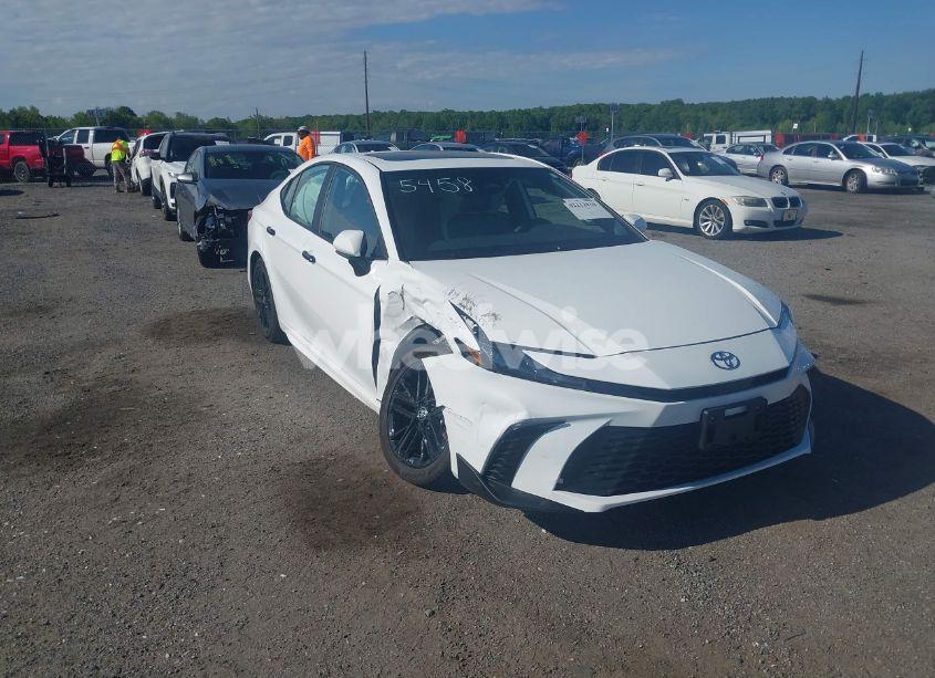 2025 Toyota Camry SE (VIN 4T1DAACK9SU585458) main photo