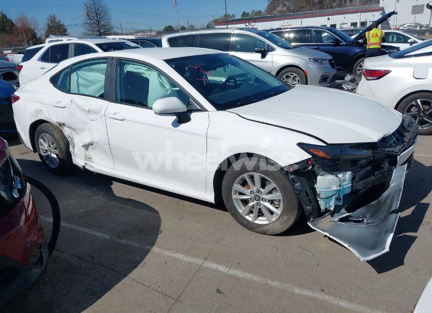 2025 Toyota Camry LE (VIN 4T1DAACKXSU005523) main photo