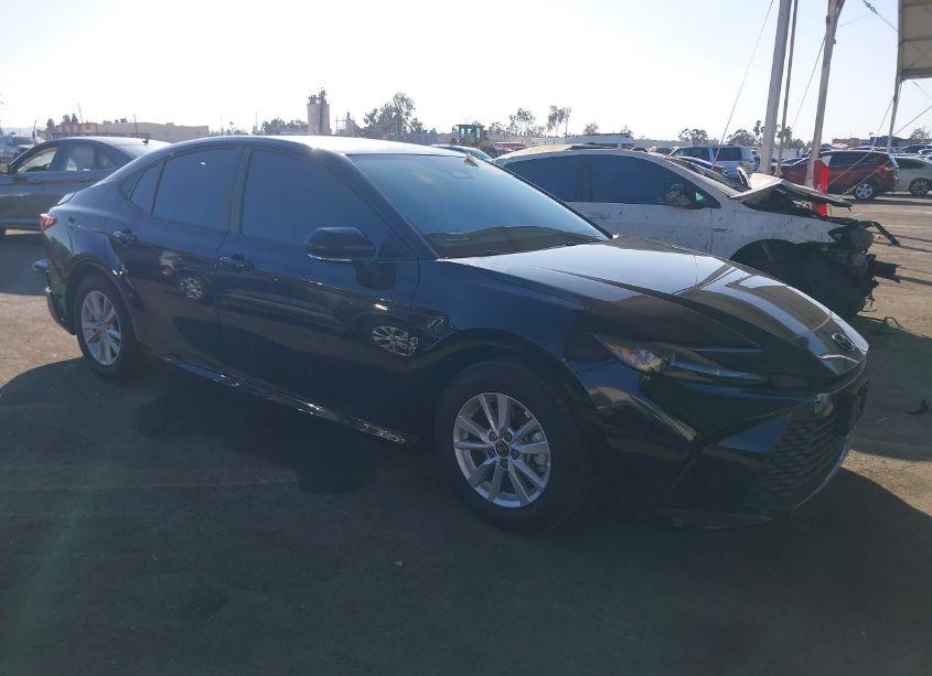 2025 Toyota Camry LE (VIN 4T1DAACKXSU022385) main photo