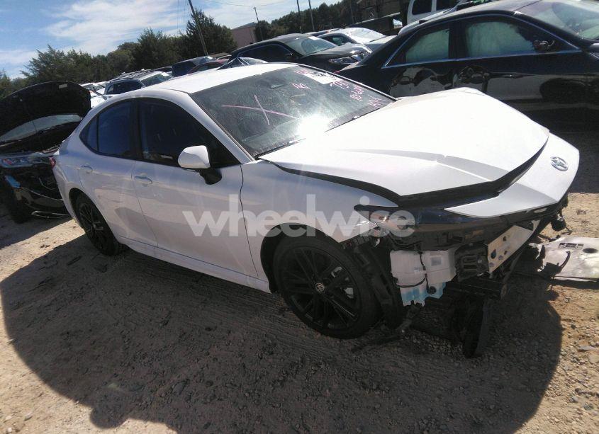 2025 Toyota Camry SE (VIN 4T1DAACKXSU027313) main photo