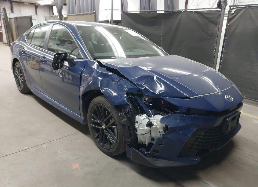 2025 Toyota Camry SE (VIN 4T1DAACKXSU033256) main photo