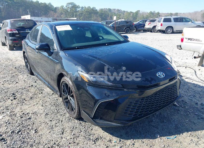 2025 Toyota Camry SE (VIN 4T1DAACKXSU039476) main photo