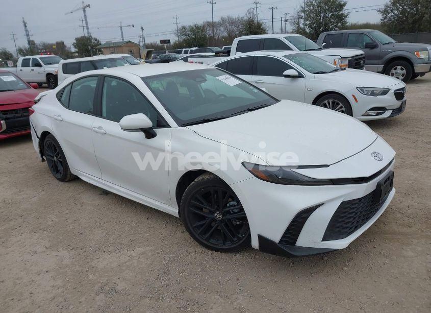 2025 Toyota Camry SE (VIN 4T1DAACKXSU042667) main photo