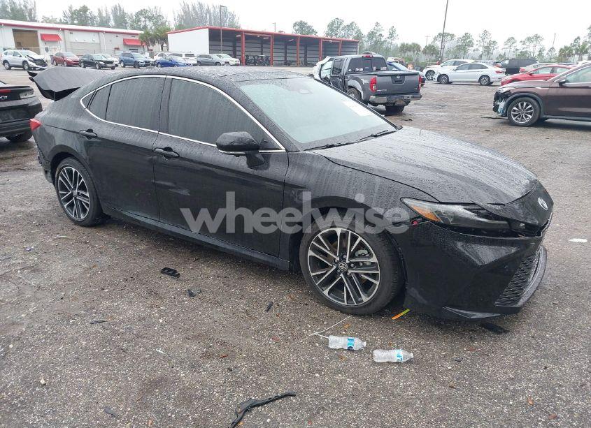 2025 Toyota Camry XSE/XLE/LE/SE (VIN 4T1DAACKXSU074180) main photo