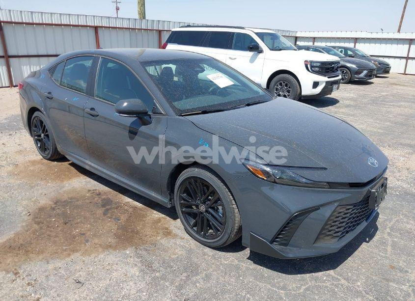 2025 Toyota Camry SE (VIN 4T1DAACKXSU118436) main photo