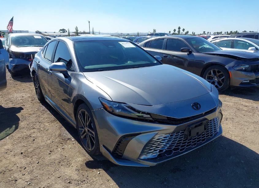 2025 Toyota Camry XSE (VIN 4T1DAACKXSU504385) main photo