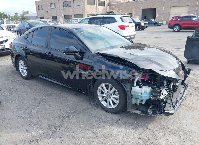 2025 Toyota Camry LE (VIN 4T1DAACKXSU535295) main photo