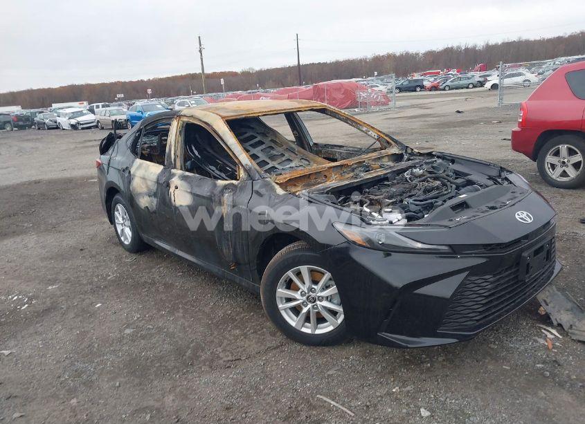 2025 Toyota Camry LE (VIN 4T1DBADK0SU512703) main photo