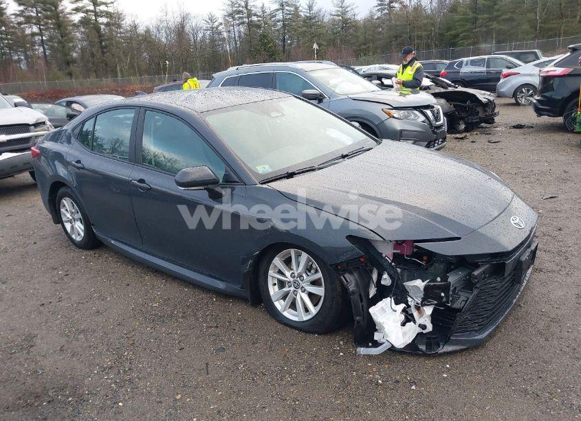 2025 Toyota Camry LE (VIN 4T1DBADK0SU513141) main photo