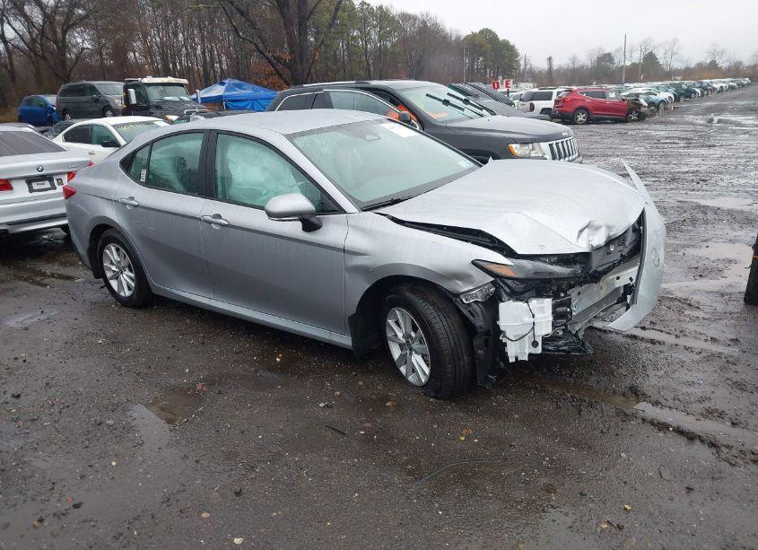 2025 Toyota Camry LE (VIN 4T1DBADK1SU514797) main photo