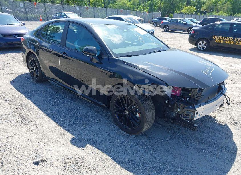 2025 Toyota Camry SE (VIN 4T1DBADK1SU520972) main photo