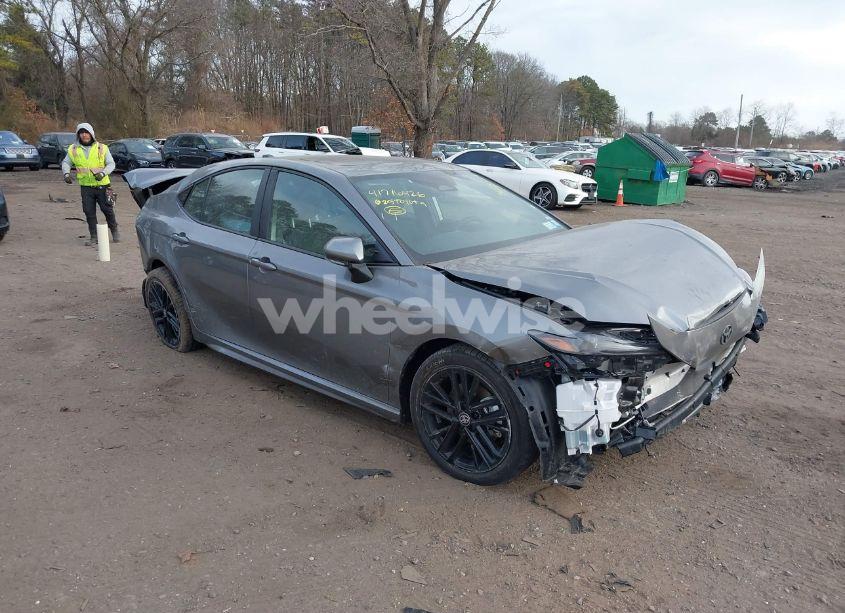 2025 Toyota Camry SE (VIN 4T1DBADK2SU507633) main photo