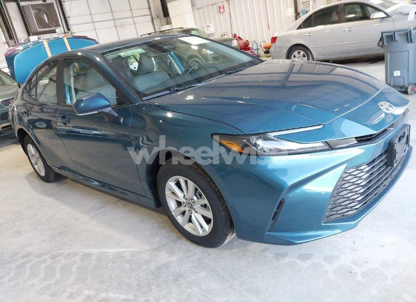 2025 Toyota Camry LE (VIN 4T1DBADK2SU514579) main photo