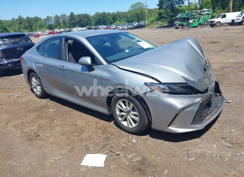 2025 Toyota Camry LE (VIN 4T1DBADK3SU002393) main photo