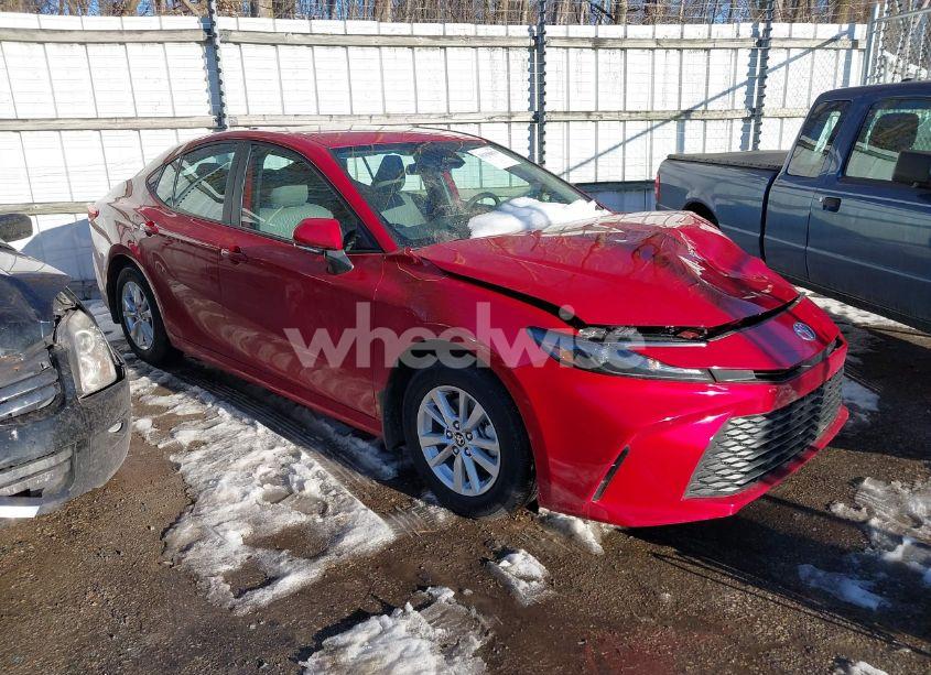 2025 Toyota Camry LE (VIN 4T1DBADK3SU011319) main photo