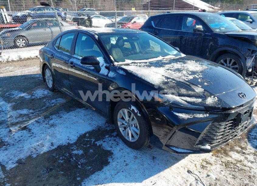 2025 Toyota Camry LE (VIN 4T1DBADK4SU014276) main photo