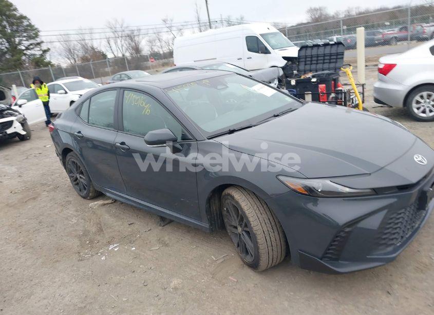 2025 Toyota Camry SE (VIN 4T1DBADK8SU001465) main photo