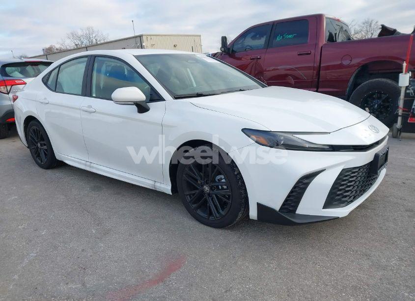 2025 Toyota Camry SE (VIN 4T1DBADK8SU008495) main photo