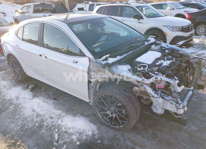 2025 Toyota Camry XLE (VIN 4T1DBADK9SU507922) main photo