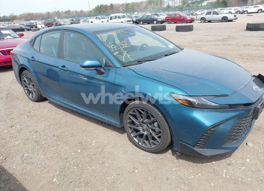 2025 Toyota Camry SE (VIN 4T1DBADKXSU510716) main photo