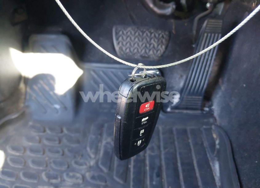 Photo 11 of 2020 Toyota Camry LE HYBRID (VIN 4T1E31AK4LU527745)