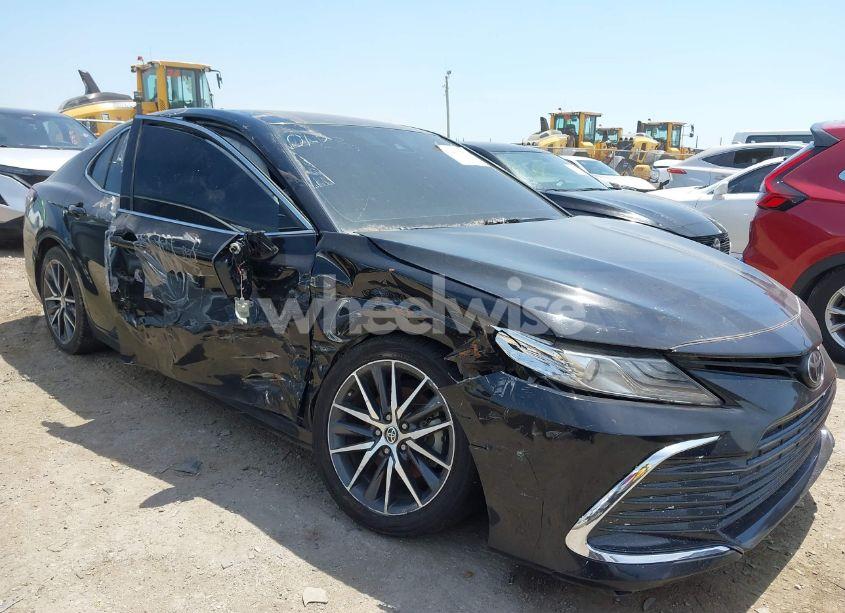 2021 Toyota Camry XLE (VIN 4T1F11AK0MU446852) main photo