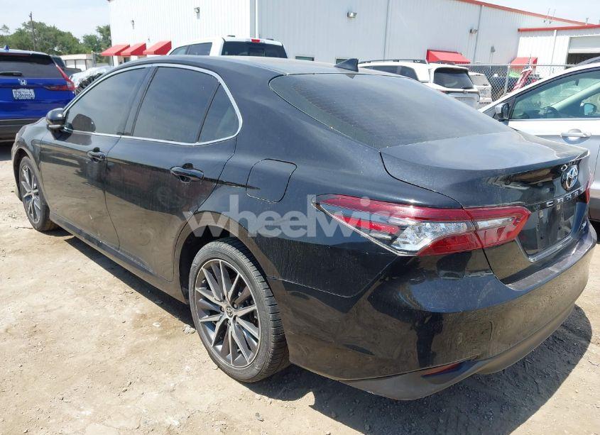 Photo 3 of 2021 Toyota Camry XLE (VIN 4T1F11AK0MU446852)