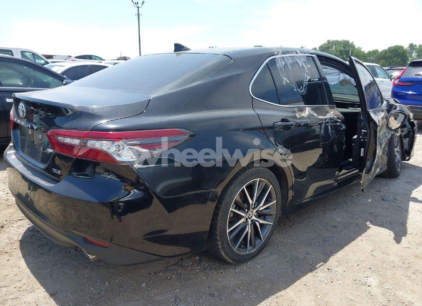 Photo 4 of 2021 Toyota Camry XLE (VIN 4T1F11AK0MU446852)