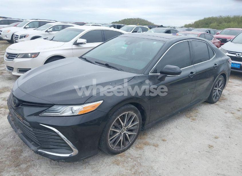 Photo 2 of 2022 Toyota Camry XLE (VIN 4T1F11AK0NU003795)