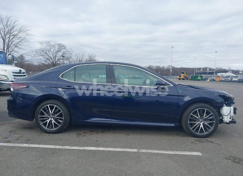 Photo 13 of 2021 Toyota Camry XLE (VIN 4T1F11AK1MU610318)