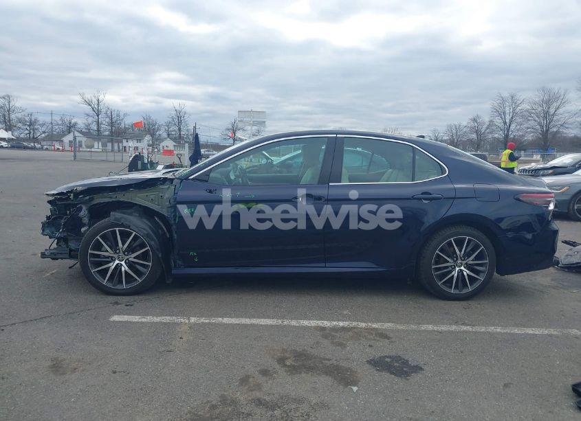 Photo 14 of 2021 Toyota Camry XLE (VIN 4T1F11AK1MU610318)