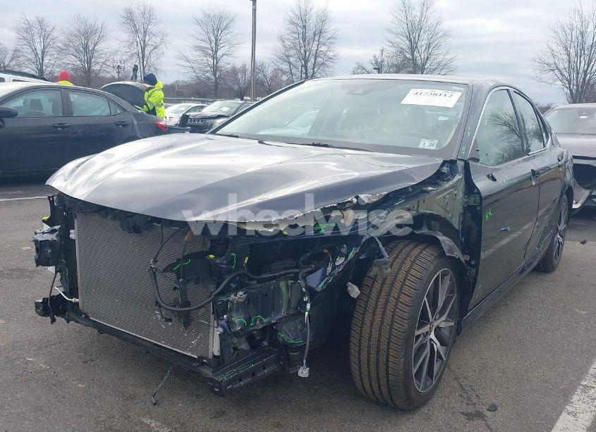 Photo 2 of 2021 Toyota Camry XLE (VIN 4T1F11AK1MU610318)