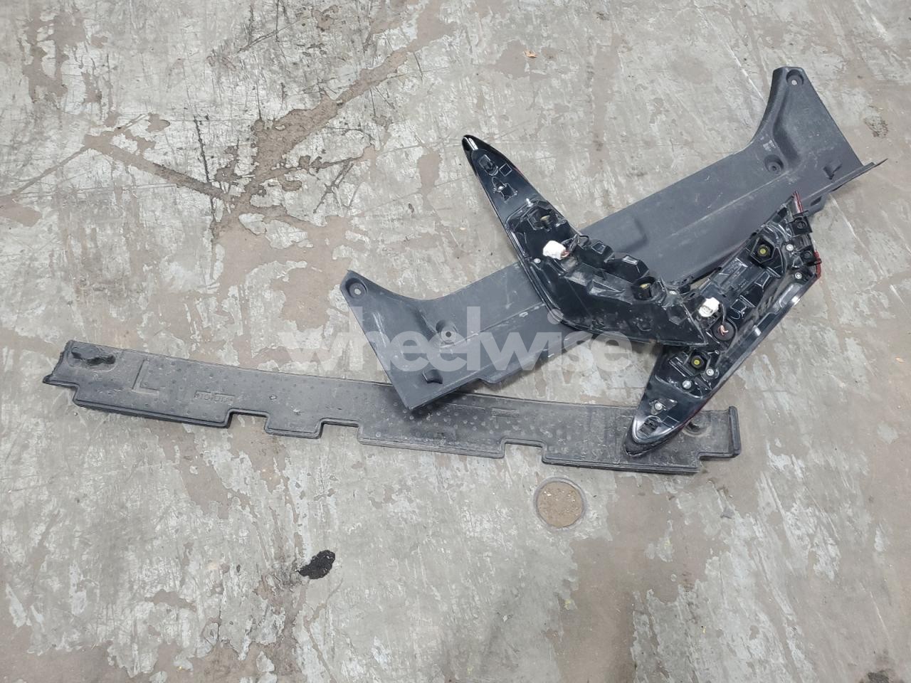 Photo 12 of 2023 TOYOTA CAMRY XLE (VIN 4T1F11AK2PU112603)