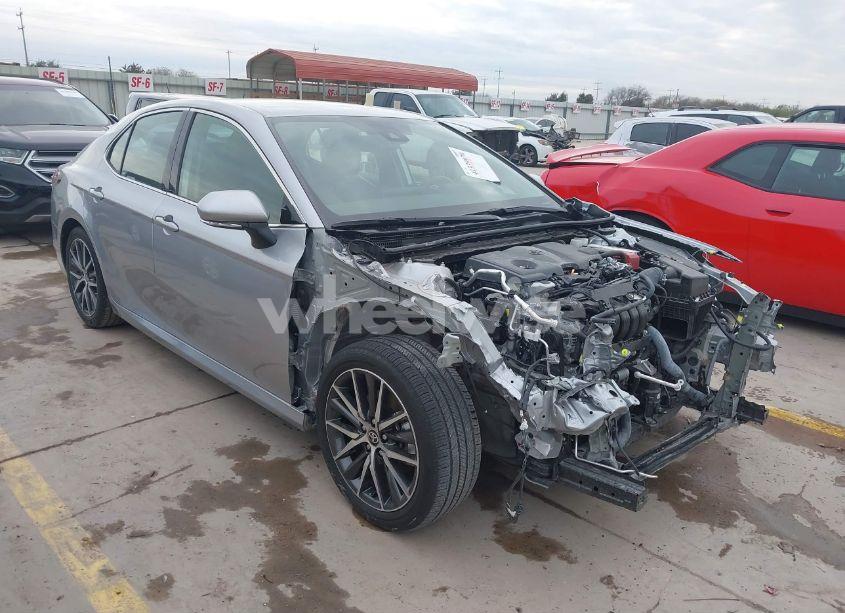 2024 Toyota Camry XLE (VIN 4T1F11AK2RU854275) main photo