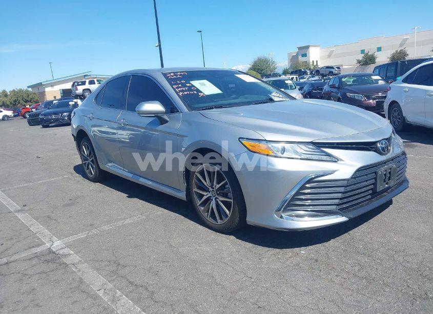 2021 Toyota Camry XLE (VIN 4T1F11AK3MU567715) main photo