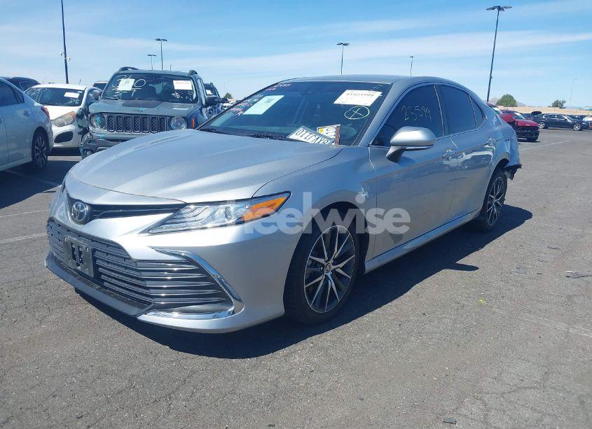Photo 2 of 2021 Toyota Camry XLE (VIN 4T1F11AK3MU567715)