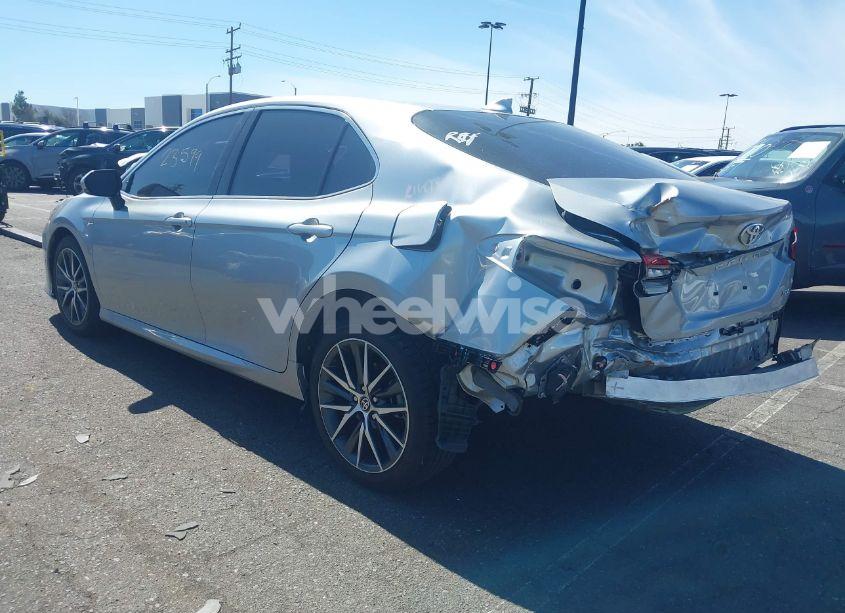 Photo 3 of 2021 Toyota Camry XLE (VIN 4T1F11AK3MU567715)