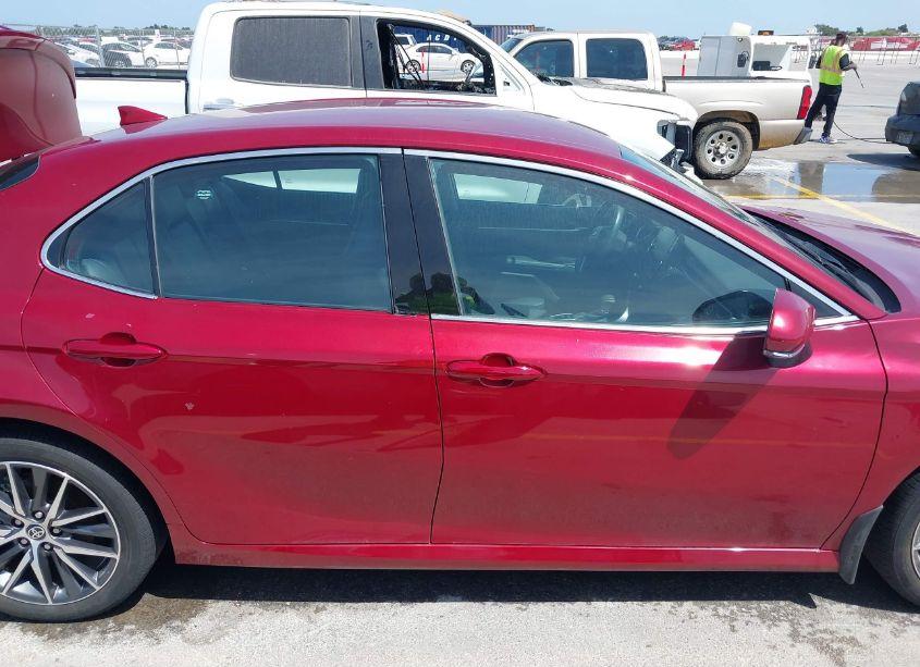 Photo 13 of 2022 Toyota Camry XLE (VIN 4T1F11AK3NU715606)