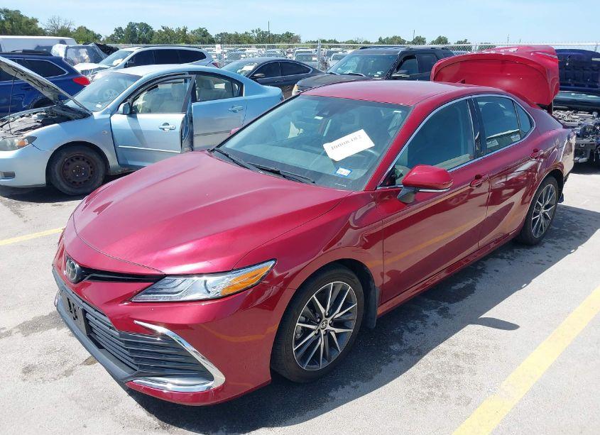 Photo 2 of 2022 Toyota Camry XLE (VIN 4T1F11AK3NU715606)